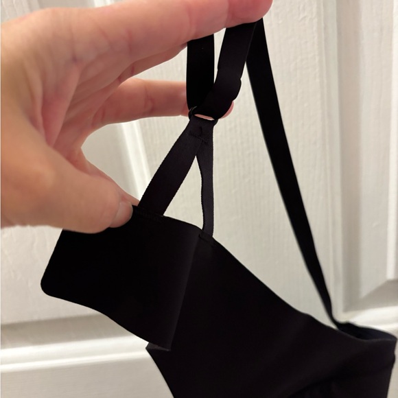 Lululemon clasp bra 
Size 34C - Picture 4 of 8